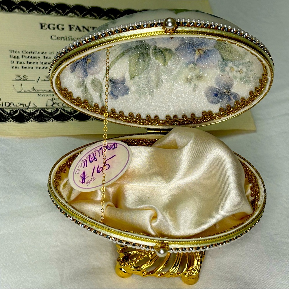 Egg Fantasy Jeweled Decorative Goose Egg Hindged Trinket Box/Musical New w/o box